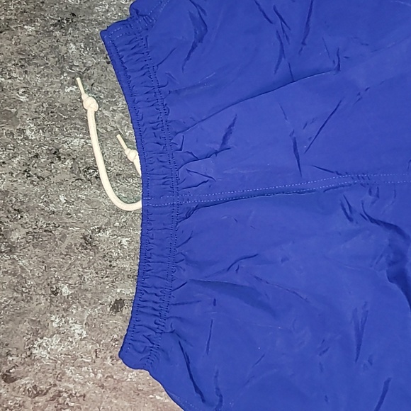 Vintage. Made in USA. Lands' End.  Nylon-Supplex women's shorts. Size Medium. - Picture 5 of 12